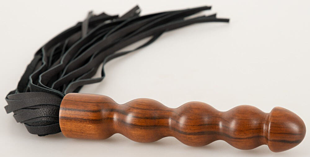 Zado Wood Leather Flogger, kožený bičík s drevenou rukoväťou